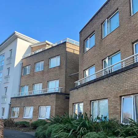 Guest Rooms At Lancaster University-3